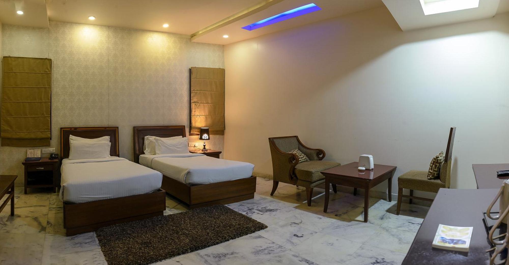 Hotel Leela Grande Karnal Exterior photo