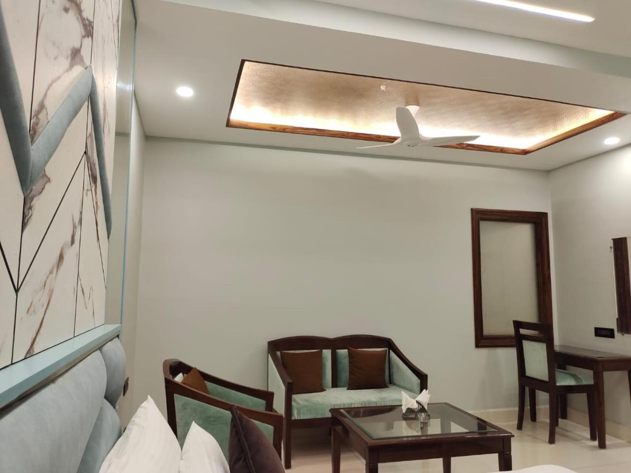 Hotel Leela Grande Karnal Exterior photo