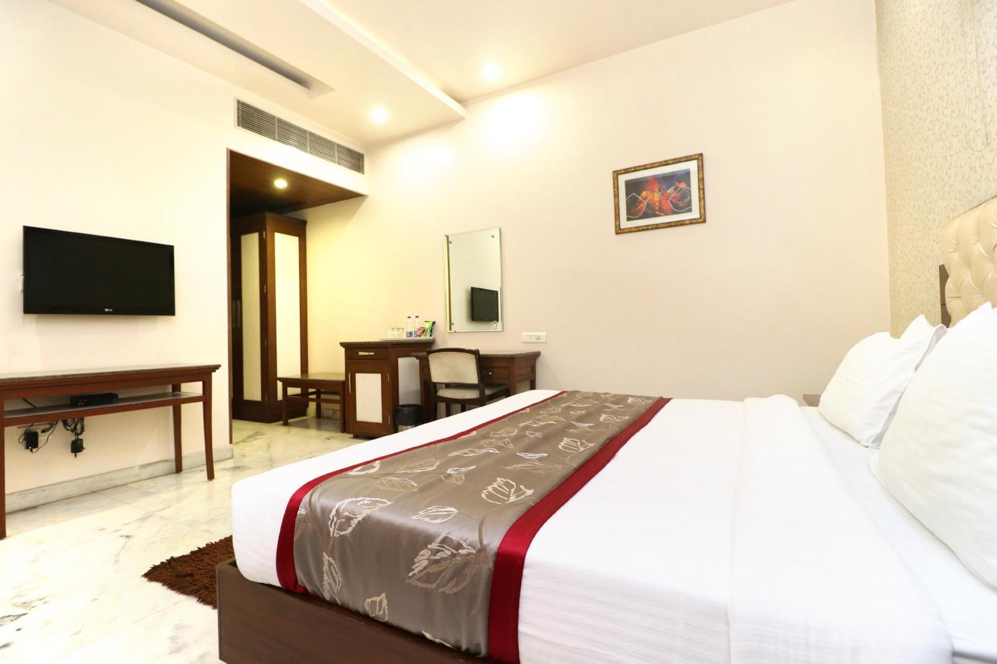 Hotel Leela Grande Karnal Exterior photo
